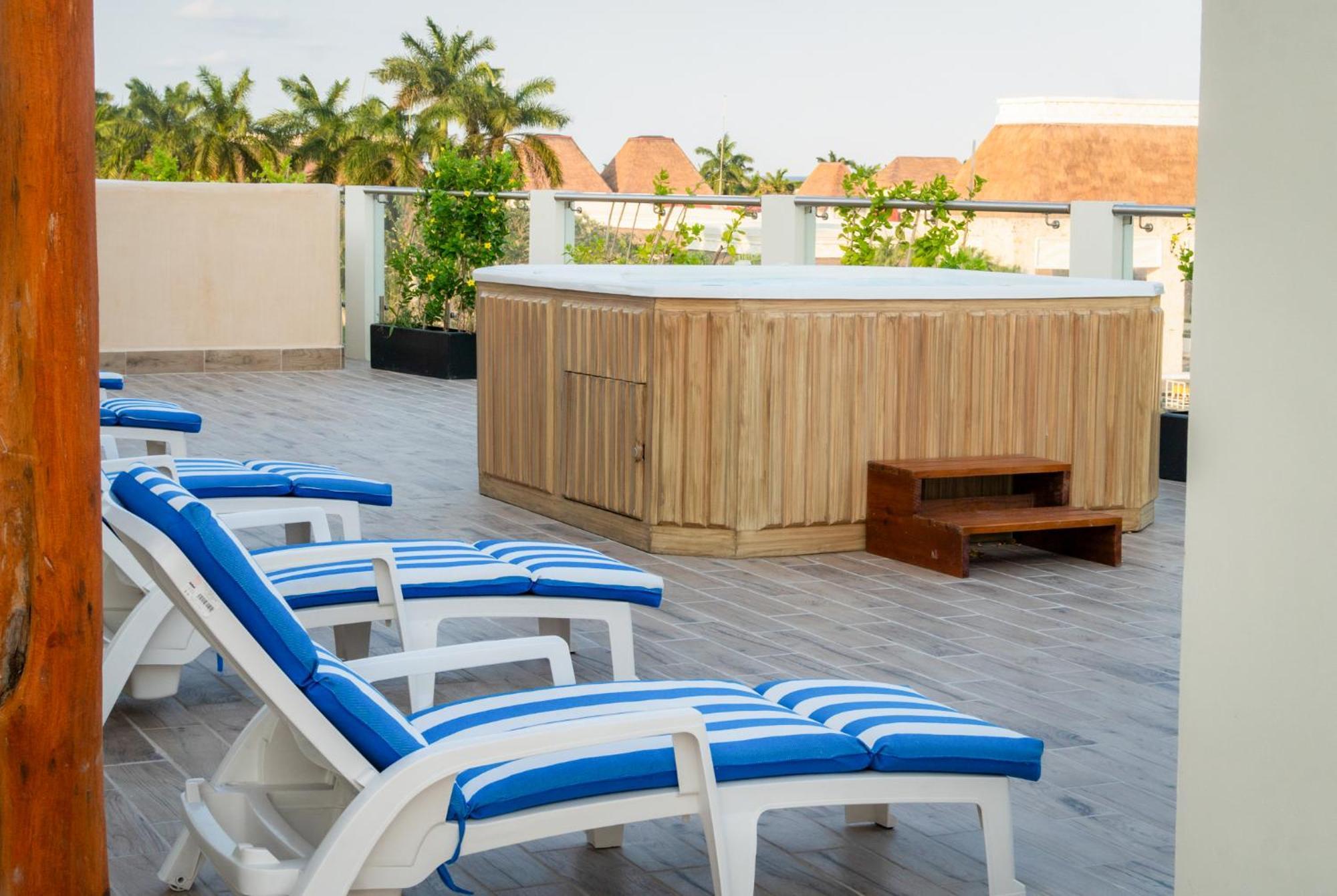 2 Bd Suite With Balcony Gym Rooftop Pool Hot Tub Playa del Carmen Exterior photo